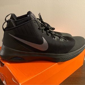 Nike Air Versitile NBK - Size 13